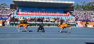 凌天攜帶四足機器狗、偵檢無人機等高精尖裝備走進校園，助力北京通州市馬駒橋學校首屆科技嘉年華